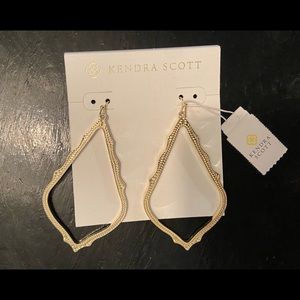 NWT Kendra Scott Sophee Drop Earrings in Gold